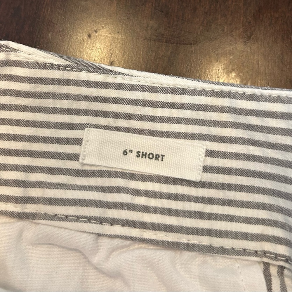 LOFT Striped Gray and White Seersucker Women’s Shorts - Picture 3 of 3